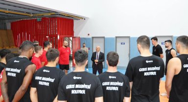 Gebze'de Başkan Büyükgöz'den Efeler'in antrenmanına ziyaret