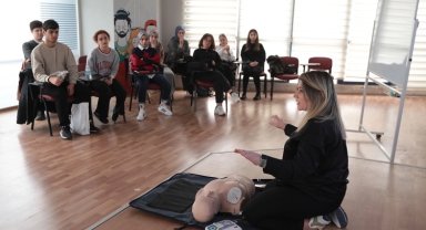 İBB Gençlik Ofisleri'nde üçüncü dönem başladı