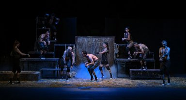 İEF'de tiyatro etkinlikleri "Hayvan Çiftliği" ile perdelerini açtı