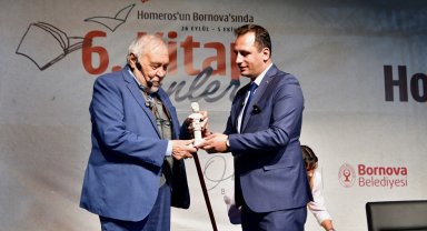 İlber Ortaylı Bornova'da İzmirlilerle buluştu
