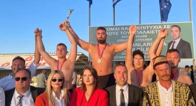 İpsalaspor pehlivanları Yunanistan'dan zaferle döndü