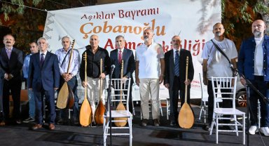 İzmir Bornova'da 'Aşıklar Bayramı' coşkusu