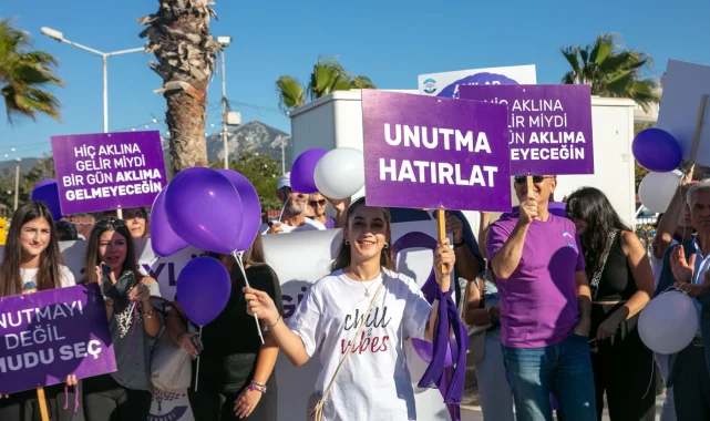 İzmir Güzelbahçe'de Dünya Alzheimer Günü yürüyüşü