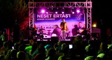 İzmir Karabağlar'da Neşet Ertaş türküleriyle anıldı