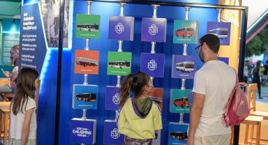 İzmir'de Belediye Sokağı'nda nostaljik yolculuk