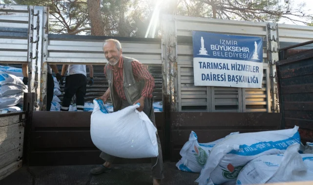İzmir'de yanan köylere Büyükşehir'den 40 tonluk yem desteği