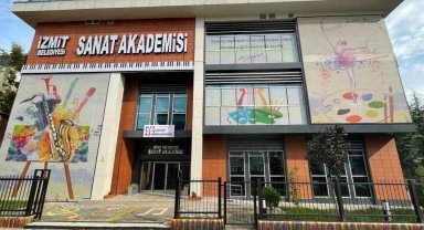 İzmit Belediyesi Sanat Akademisi'nde tiyatro heyecanı başlıyor