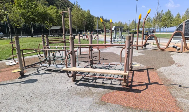 Karamürsel Ereğli Aktif Park'ın zemini yenilendi
