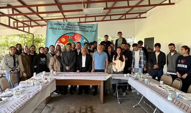 Memduh Büyükkılıç Türk Dünyası gençleriyle buluştu