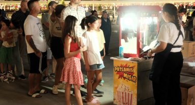 Milli İrade'de açık havada sinema keyfi devam ediyor