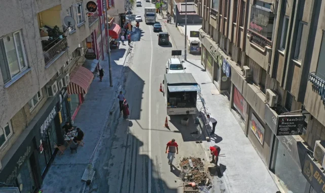 Ordu Ünye Saray Caddesi'nde kaldırımlar yenileniyor