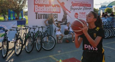 Sakarya'da sokakta basketbol coşkusu
