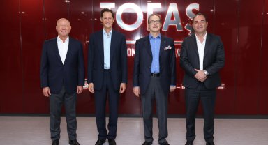 Stellantis ve Koç Holding üst yönetimi Tofaş Fabrikası'nı ziyaret etti