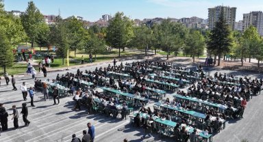 Ahmet Çolakbayrakdar'dan gençlerle 'Kocaburger' sohbeti