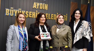 AK Partili kadın belediye başkanları Aydın'da buluştu