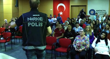 Antalya Büyükşehir'e madde bağımlılığı ile mücadele eğitimi