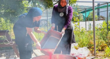 Antalya'da kışlık ürünler raflarda yerini aldı