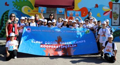 Antalya'da 'Lider Çocuklar' kadın emeğini destekledi