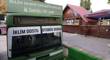 Atıklardan otobüs durağına ödül