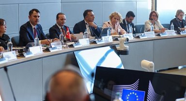 Bakan Kurum AB İklim Eylem Komiseri Hoekstra ile görüştü