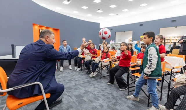 Başkan Tugay okudu, Kadifekaleli çocuklar dinledi