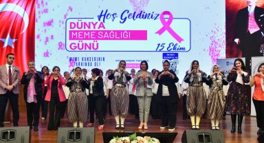 Başkentte pembe ışıklar meme sağlığı için yandı