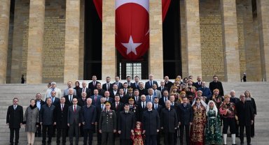 Başkent'ten Ata'ya saygı duruşu