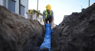 BASKİ vatandaşı 60 yıllık içme suyu hatlarından kurtardı