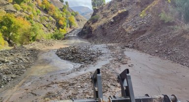 Batman Sason'da heyelandan kapanan yollar ulaşıma açılıyor