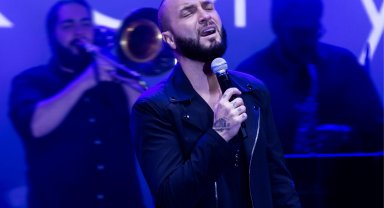 Berkay'dan yağmura rağmen unutulmaz gece!