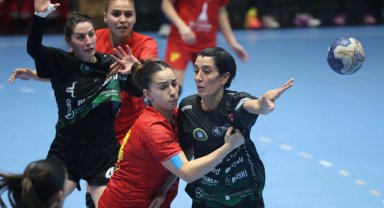 Bursa Büyükşehirli kadın hentbolcular rahat kazandı