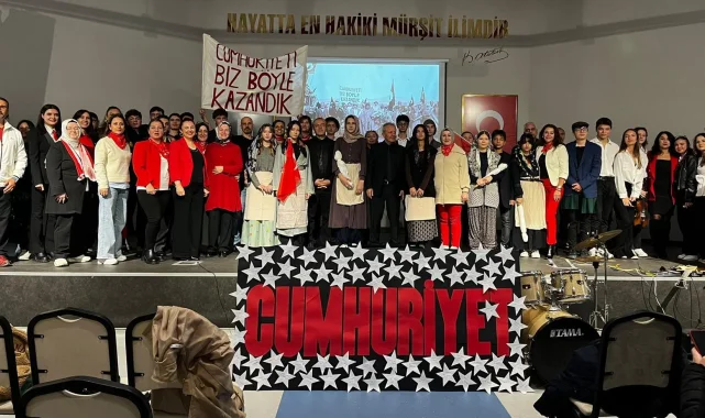 Bursa Erkek Lisesi'nde "Cumhuriyeti Biz Böyle Kazandık" oratoryosu