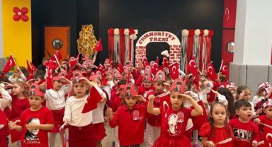 Bursa Nilüfer'de minikler Cumhuriyet Bayramı'nı coşkuyla kutladı