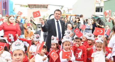 Bursa Osmangazi Belediyesi'nin kreşlerinde Cumhuriyet coşkusu