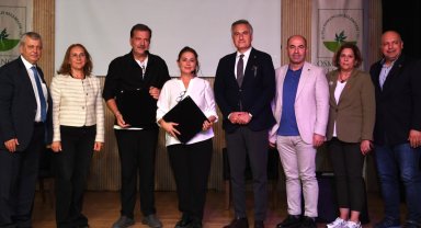 Bursa Osmangazi Belediyesi'nin okuma tiyatrosuna yoğun ilgi