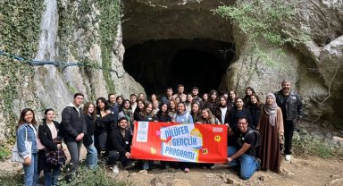 Bursa'da gençler Nilüfer'in Üçpınar Mahallesi'nde bir araya geldi