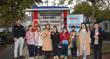 Bursa'da 'Gezici Kütüphane' Cumhuriyet coşkusunu mahallelere taşıdı