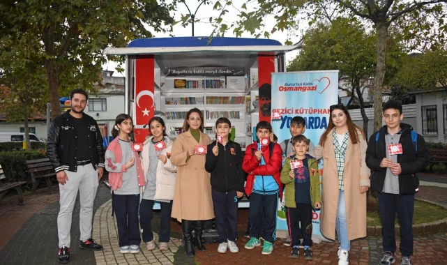 Bursa'da 'Gezici Kütüphane' Cumhuriyet coşkusunu mahallelere taşıdı