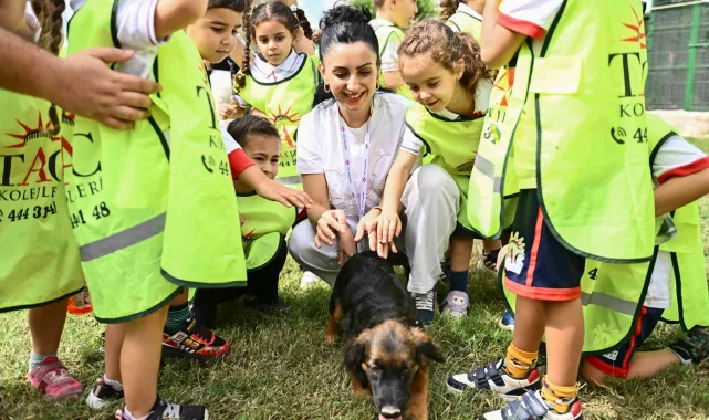 Çocuklar patili dostlarıyla buluştu