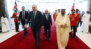 Cumhurbaşkanı Erdoğan, Körfez turunun ilk durağı Kuveyt'te! Kuveyt'le 4 anlaşma imzalandı