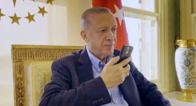 Cumhurbaşkanı Erdoğan, partisinin kampına telefonla bağlandı