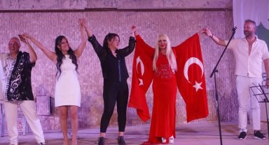 DJ Eva Başak'tan sokak hayvanları için anlamlı konser
