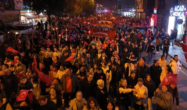 Düzce'de binlerce kişi Cumhuriyet Yürüyüşünde buluştu