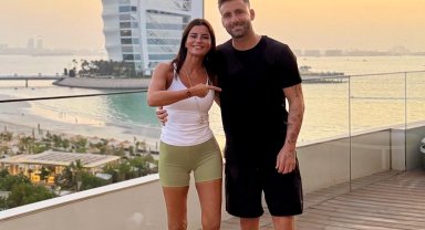 Ece Vahapoğlu'ndan İngiliz futbolcuya yoga