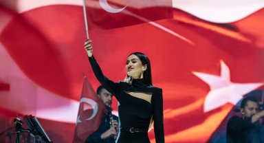 Elif Buse Doğan'dan Tokat'ta Cumhuriyet coşkusu