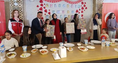 Erzurum'da 'Geleceğin Umudu Kızlarımız' ile kız çocuklarına destek