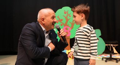 Gebze'de Başkan Büyükgöz'den miniklere sürpriz