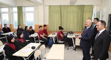 Gebze'de Başkan Büyükgöz'den okullara ziyaret