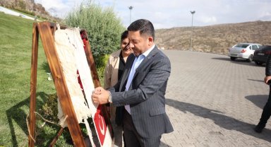 "İlmek İlmek Türkiye" projesinde son ilmek Başkan Arı'dan