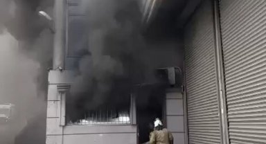 İstanbul Eyüpsultan'da iş hanında depo yangını!